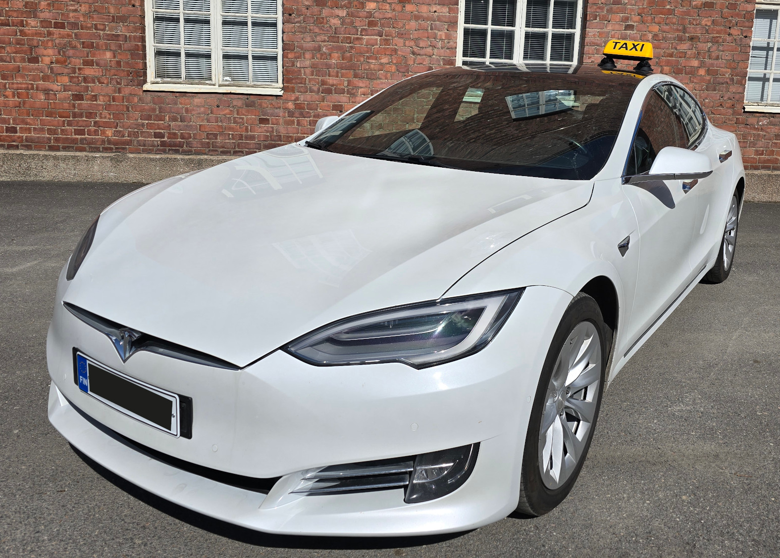 Tesla Model S taksi